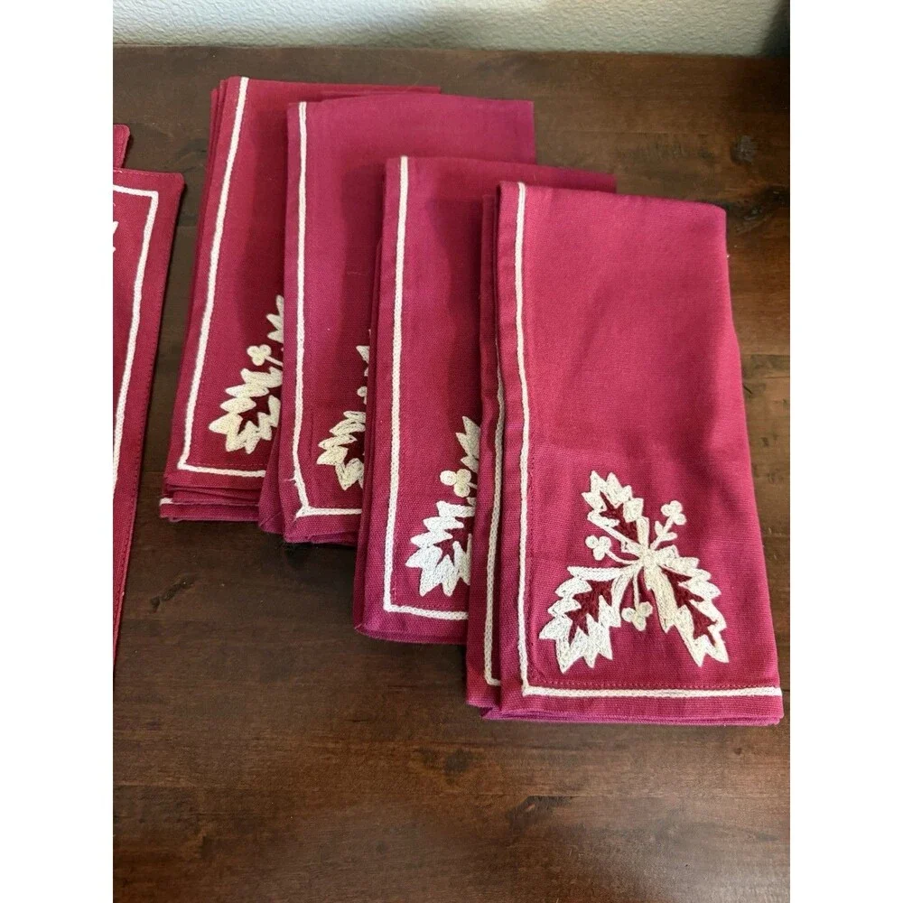 Williams-Sonoma Embroidered Floral Red/White Placemats & Napkins Sets of 4 EUC